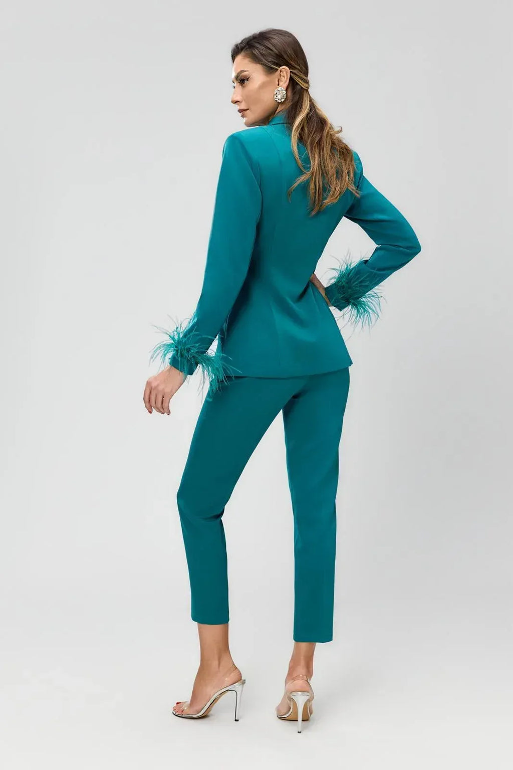 Tailleur elegante ottanio con piume - Identity Look