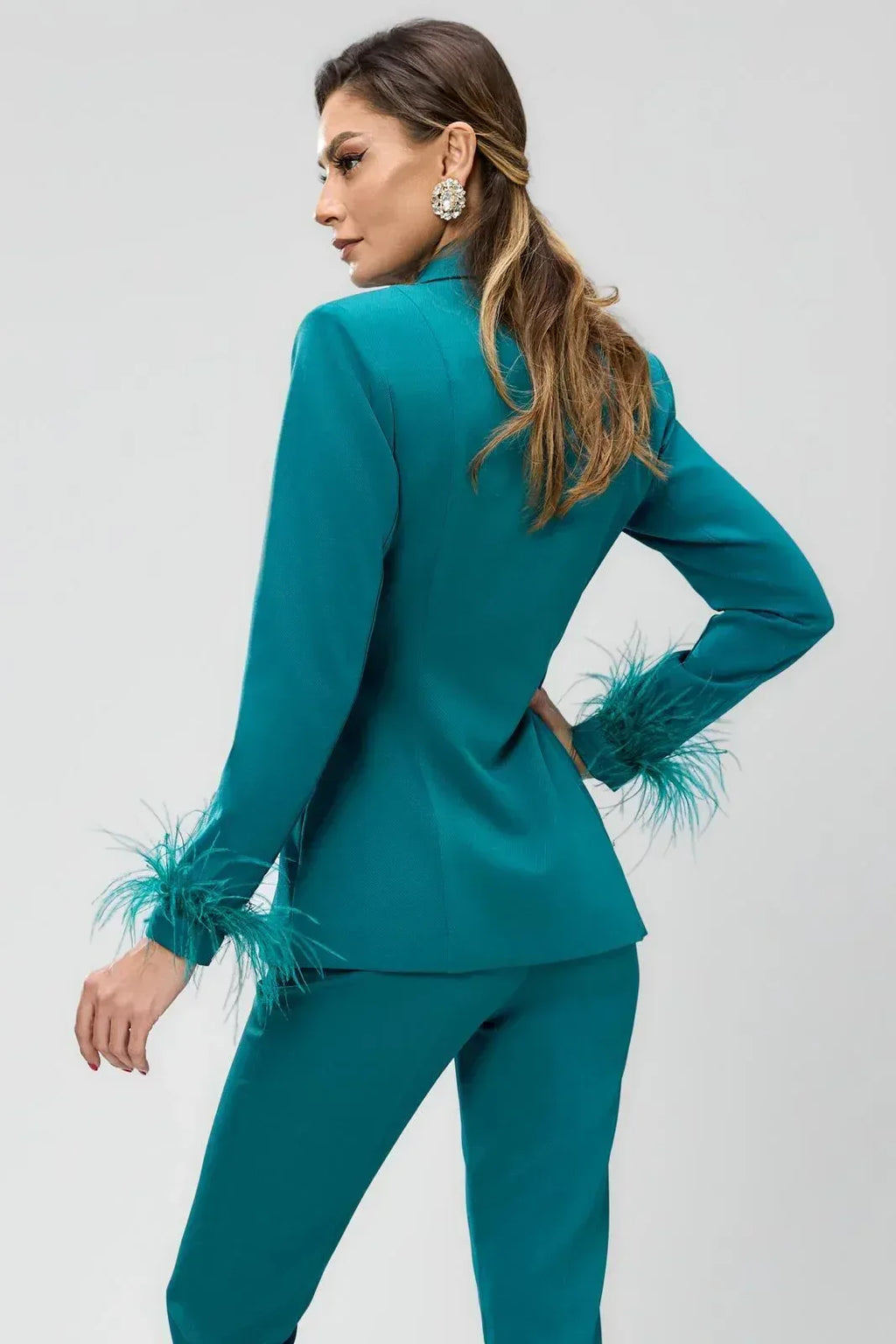 Tailleur elegante ottanio con piume - Identity Look