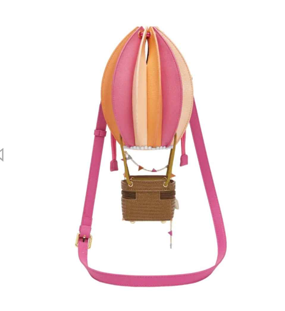 Vendula London hot airbag baloon above the clouds