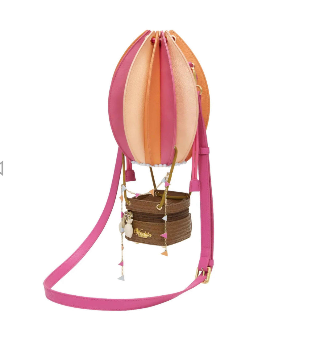 Vendula London hot airbag baloon above the clouds
